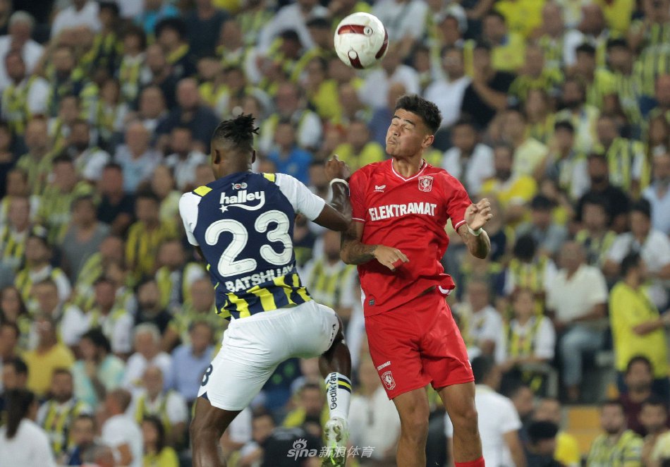 篮球场上的 篮球场上的